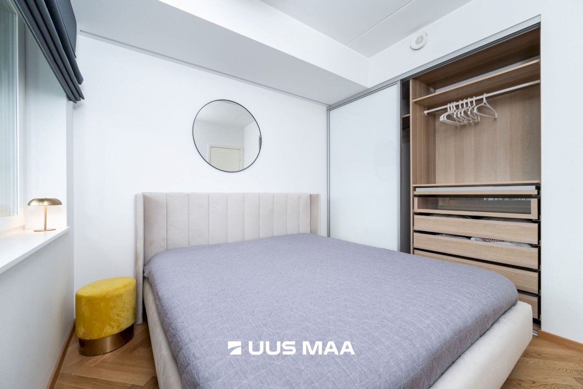 Tallinn, Kesklinna linnaosa, Uus Maailm, Toom-Kuninga 15