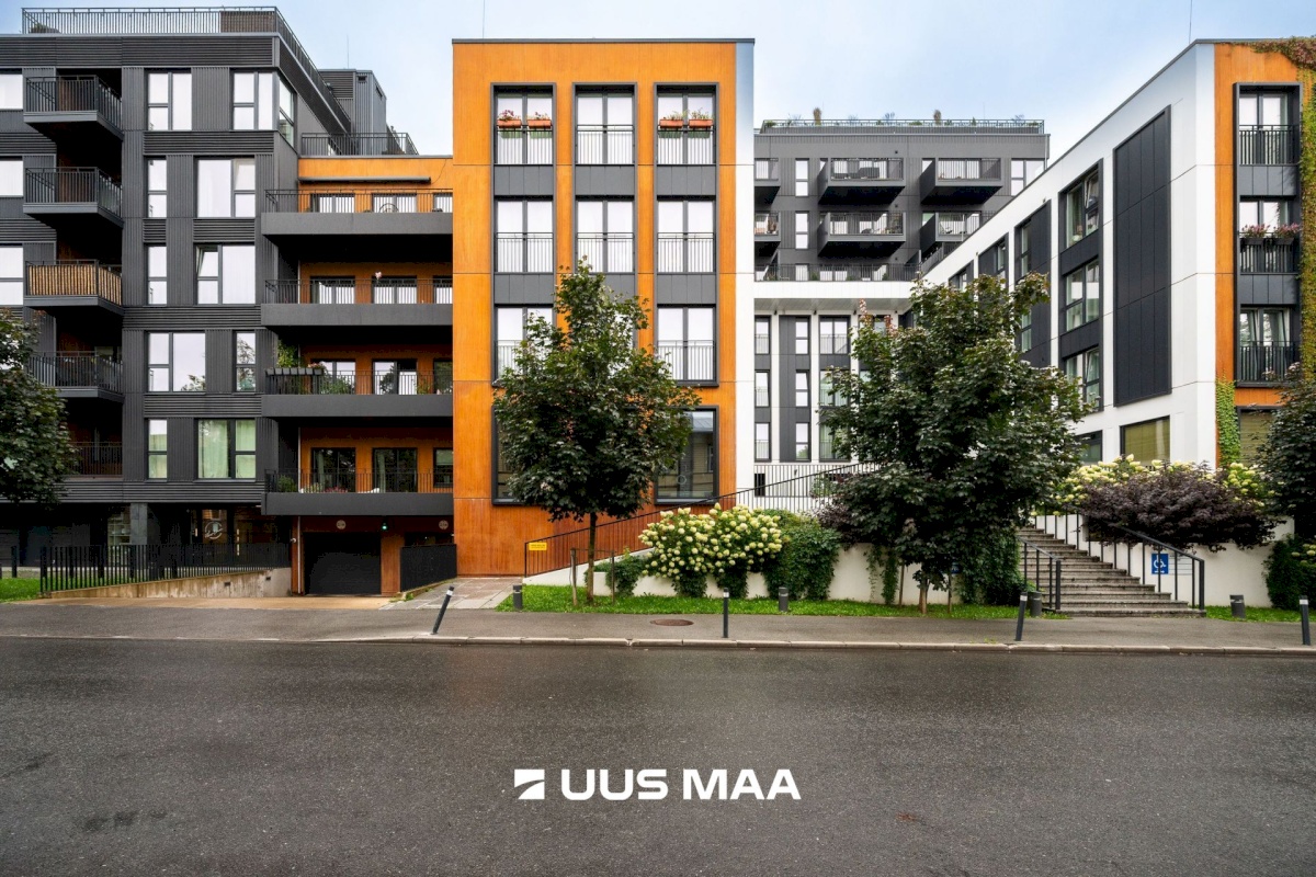 Tallinn, Kesklinna linnaosa, Uus Maailm, Toom-Kuninga 15