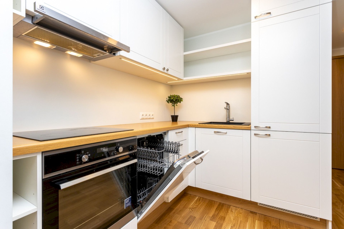 Rae vald, Peetri alevik, Hansa tee 1