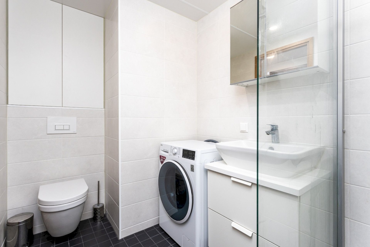 Rae vald, Peetri alevik, Hansa tee 1