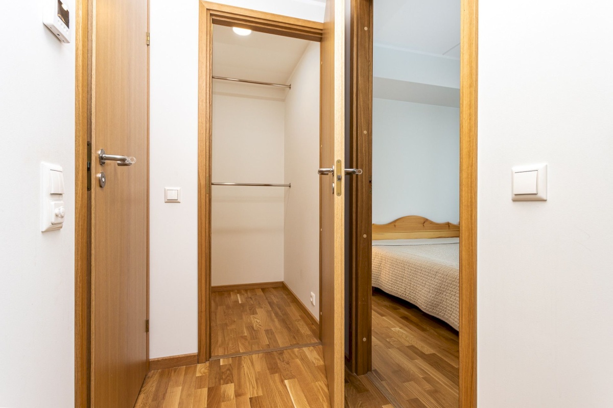 Rae vald, Peetri alevik, Hansa tee 1