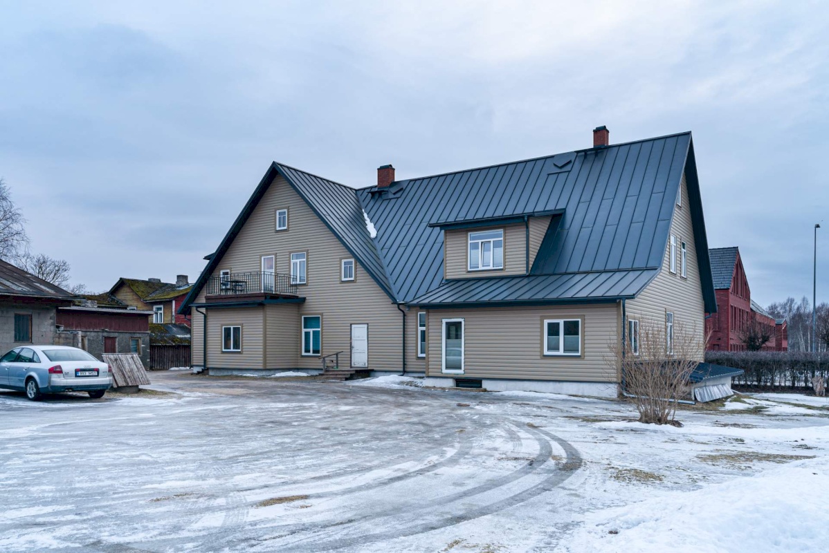 Põhja-Sakala vald, Suure-Jaani linn, Pärnu tn 1