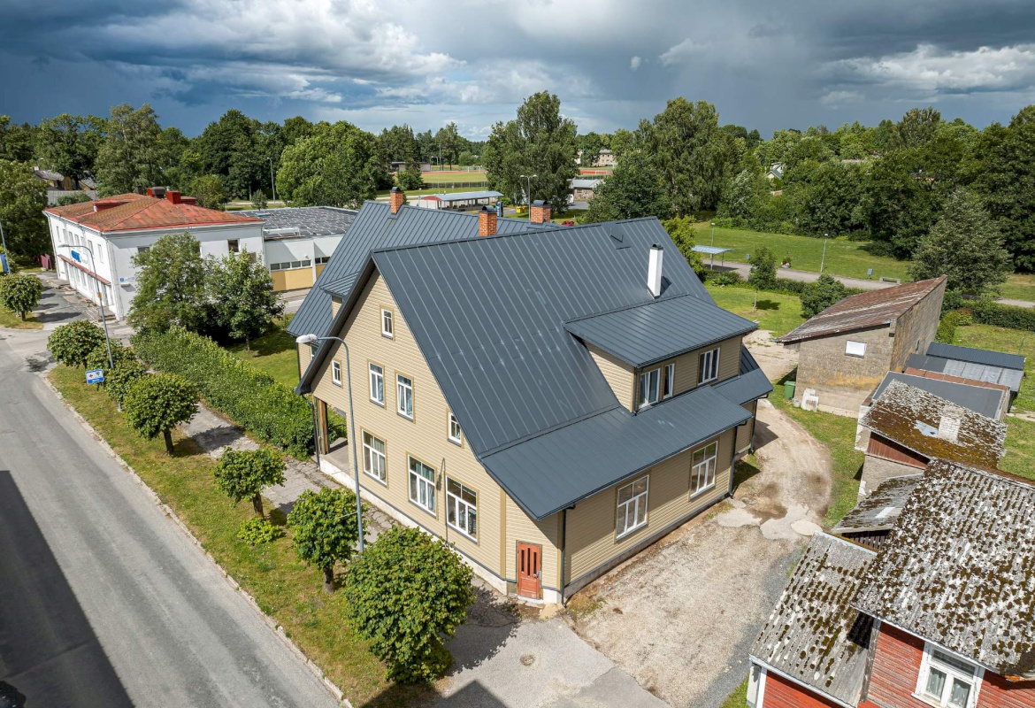 Põhja-Sakala vald, Suure-Jaani linn, Pärnu tn 1