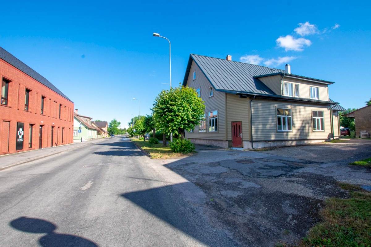 Põhja-Sakala vald, Suure-Jaani linn, Pärnu tn 1