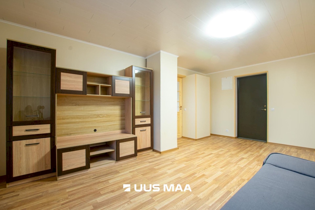 Põhja-Sakala vald, Suure-Jaani linn, Pärnu tn 1