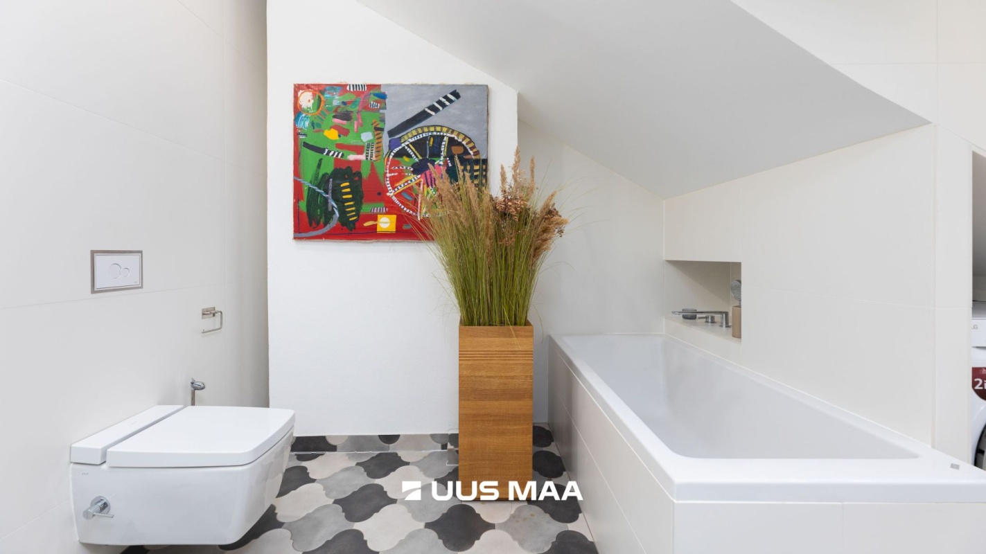 Tallinn, Kesklinna linnaosa, Toom-Kuninga 12