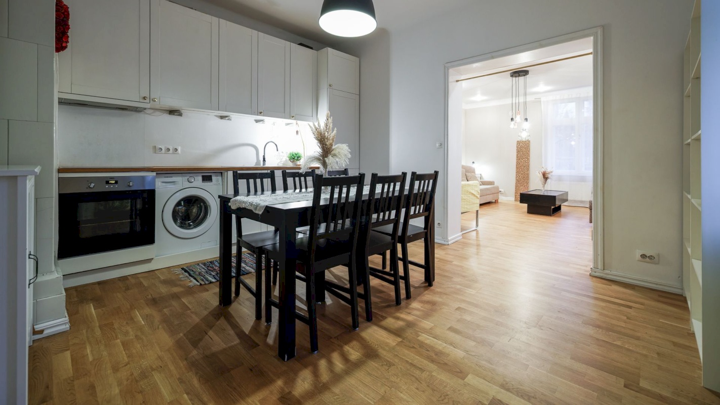 Tallinn, Kesklinna linnaosa, Kadriorg, Narva mnt 32