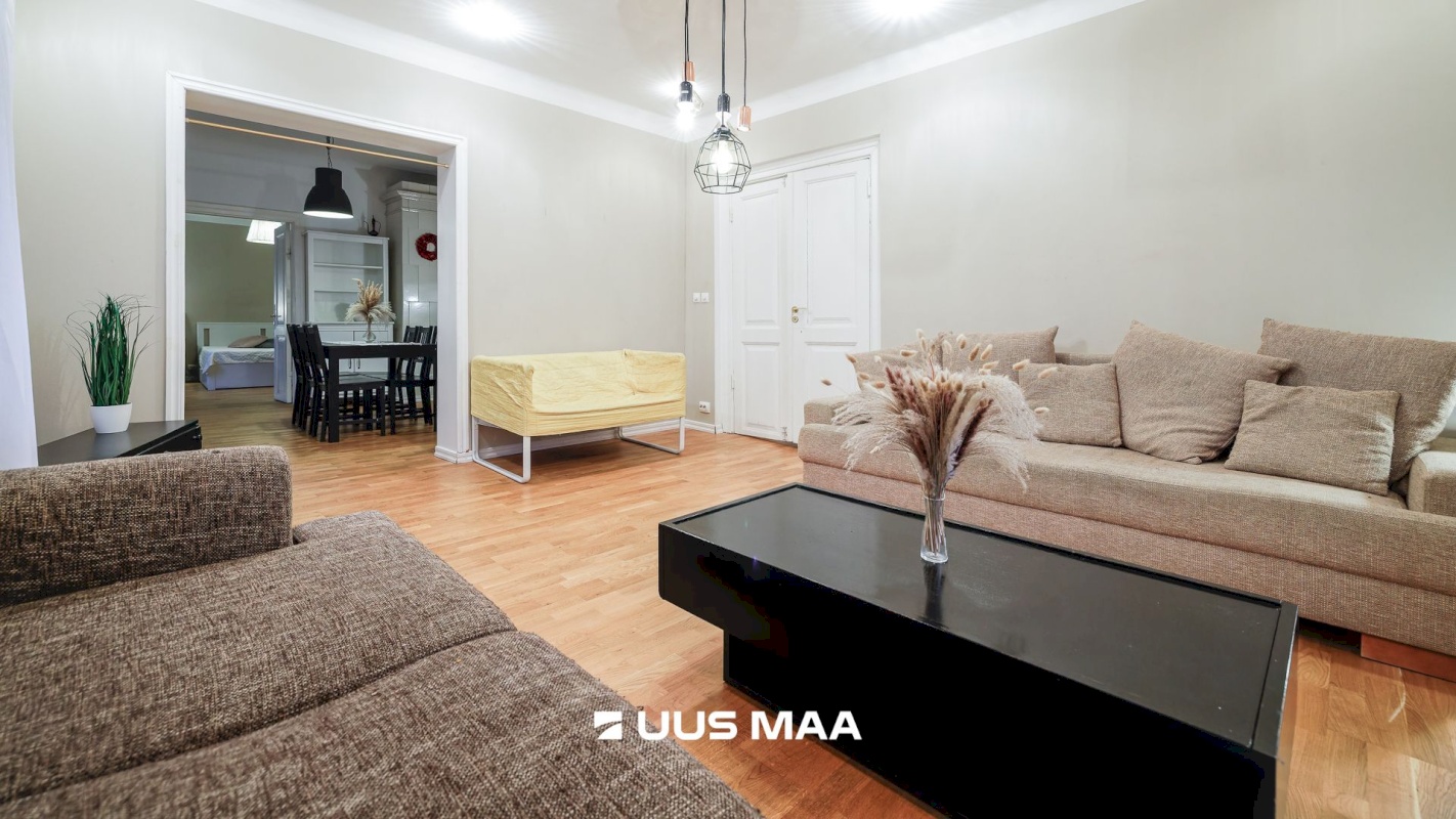 Tallinn, Kesklinna linnaosa, Kadriorg, Narva mnt 32