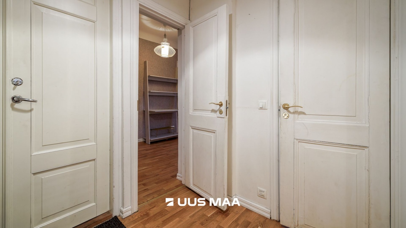 Tallinn, Kesklinna linnaosa, Kadriorg, Narva mnt 32