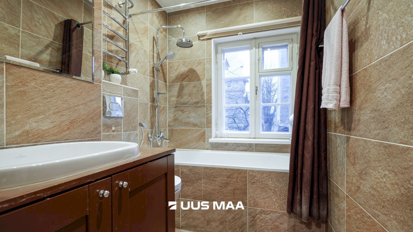 Tallinn, Kesklinna linnaosa, Kadriorg, Narva mnt 32