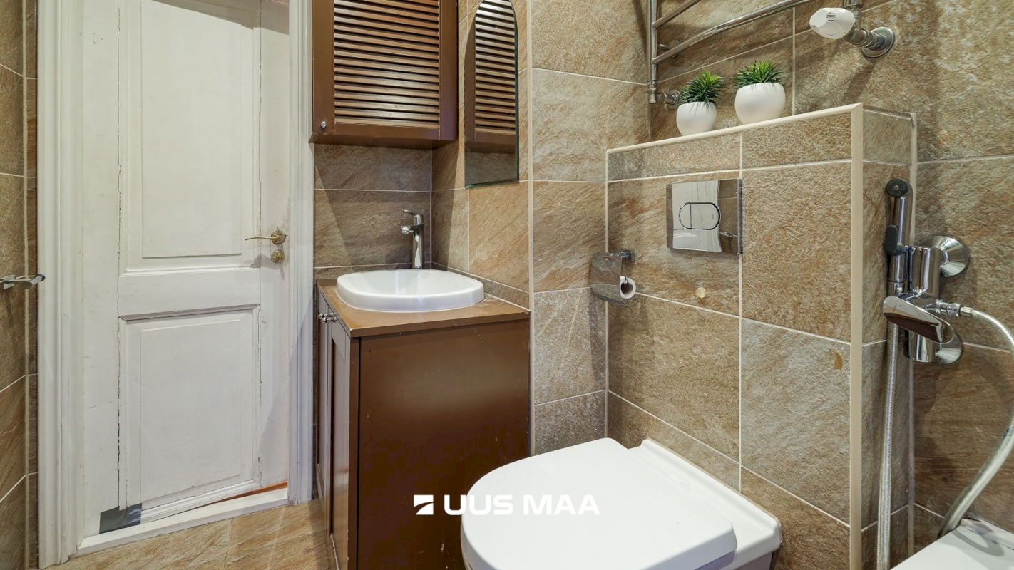 Tallinn, Kesklinna linnaosa, Kadriorg, Narva mnt 32