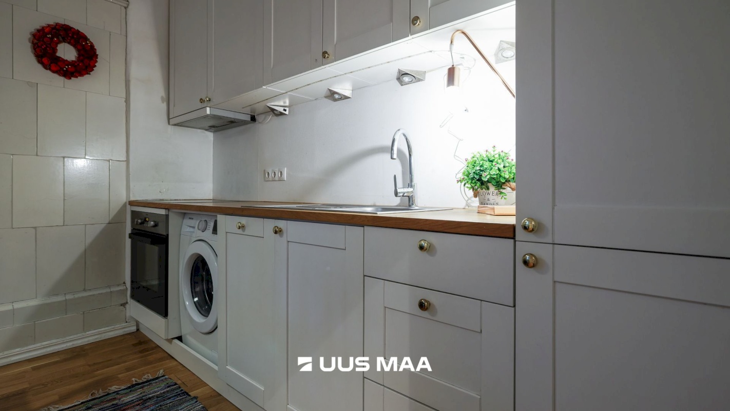 Tallinn, Kesklinna linnaosa, Kadriorg, Narva mnt 32