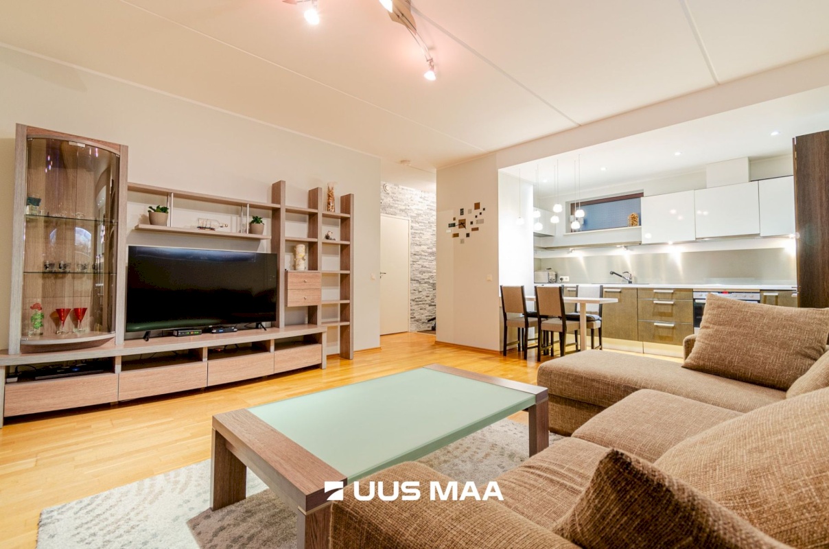 Rae vald, Peetri alevik, Raudkivi tee 8