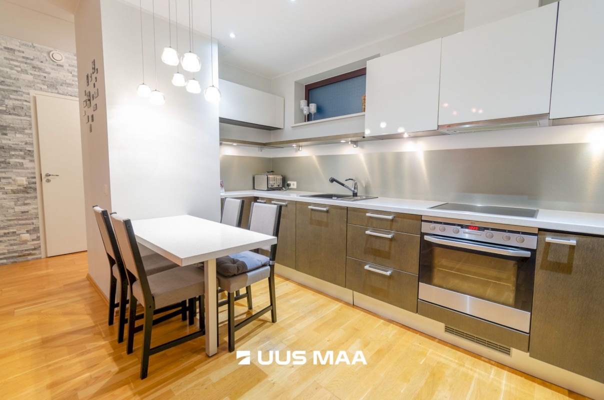 Rae vald, Peetri alevik, Raudkivi tee 8