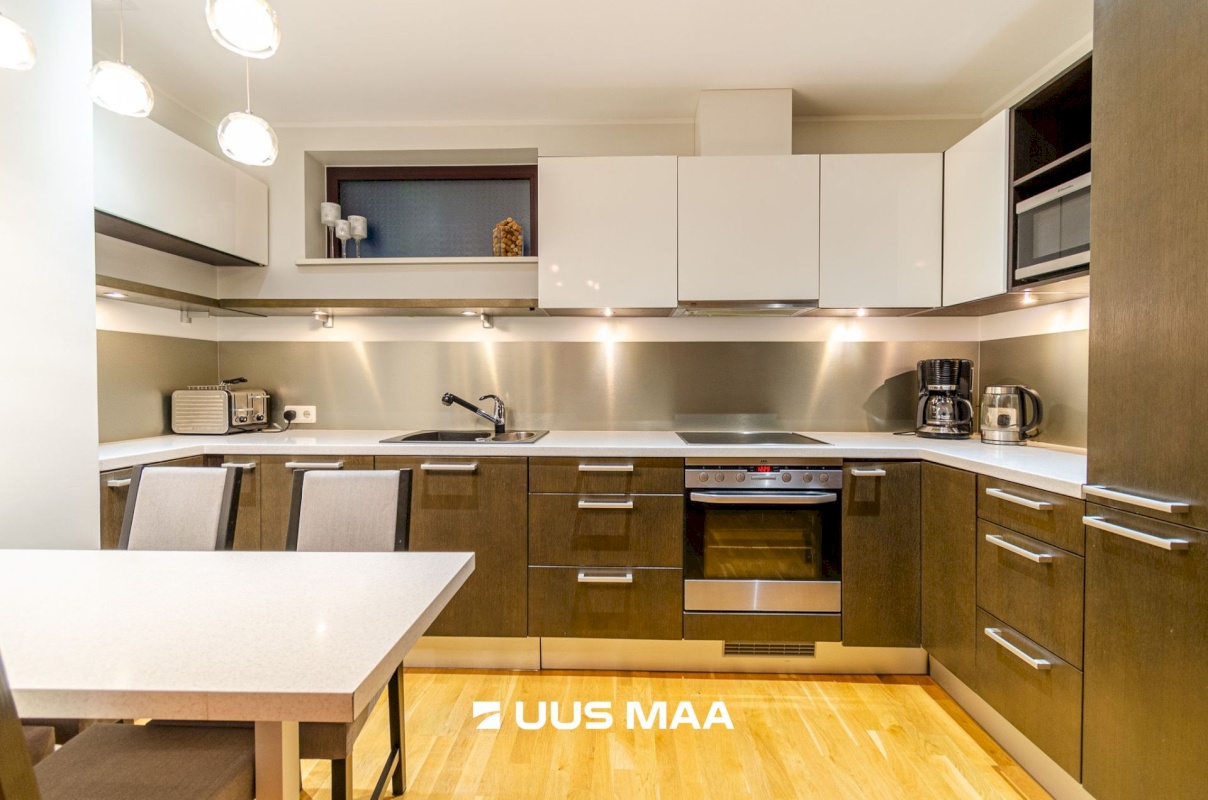 Rae vald, Peetri alevik, Raudkivi tee 8