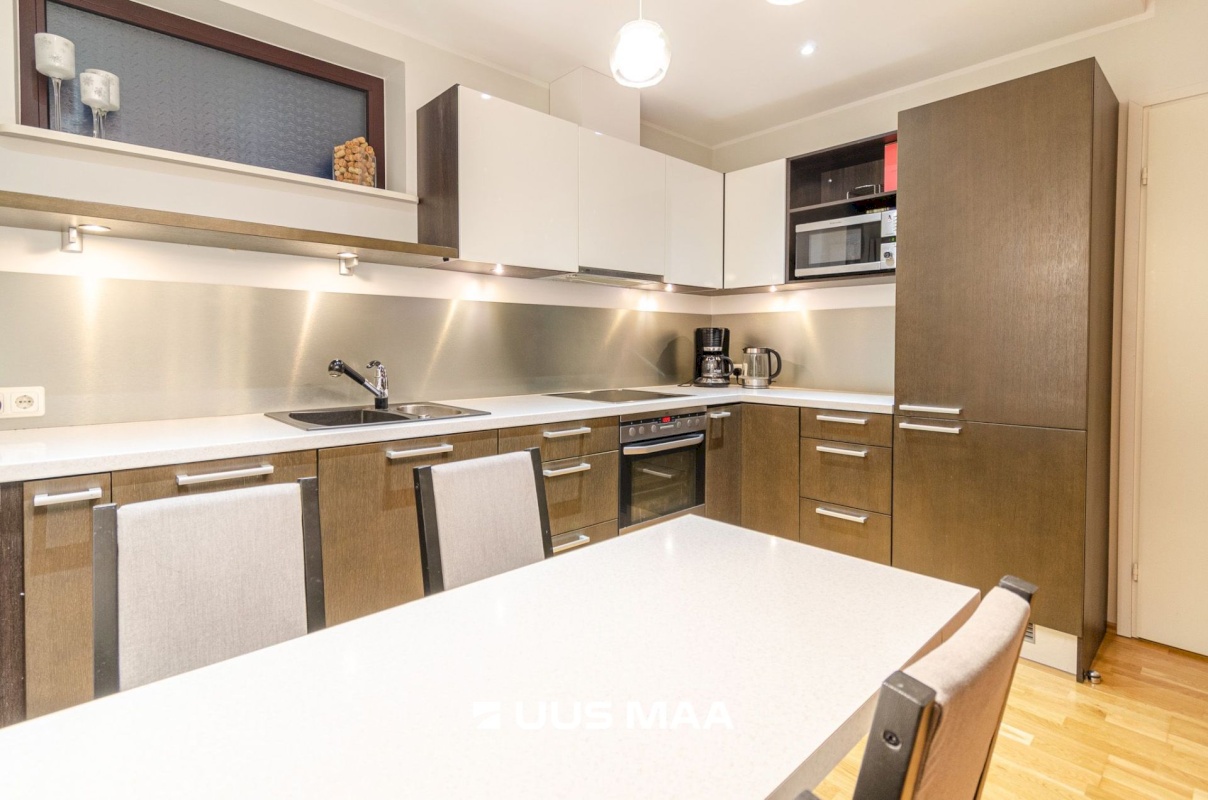 Rae vald, Peetri alevik, Raudkivi tee 8