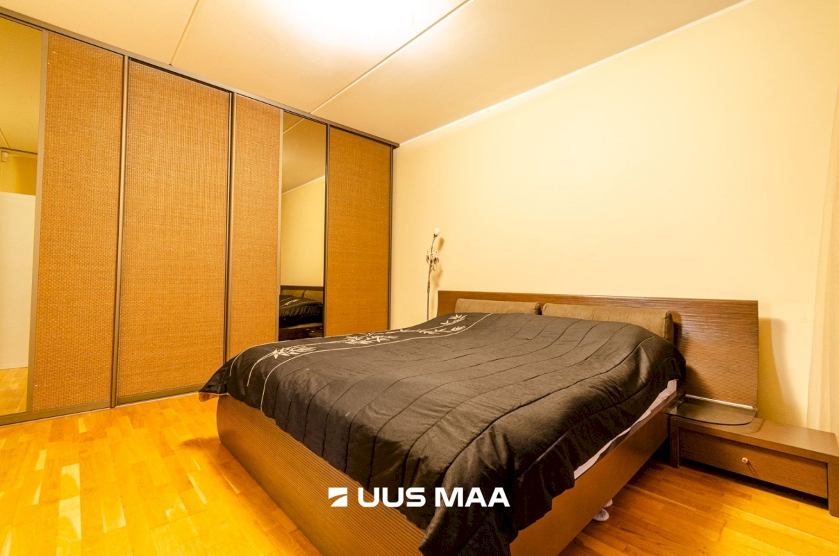 Rae vald, Peetri alevik, Raudkivi tee 8