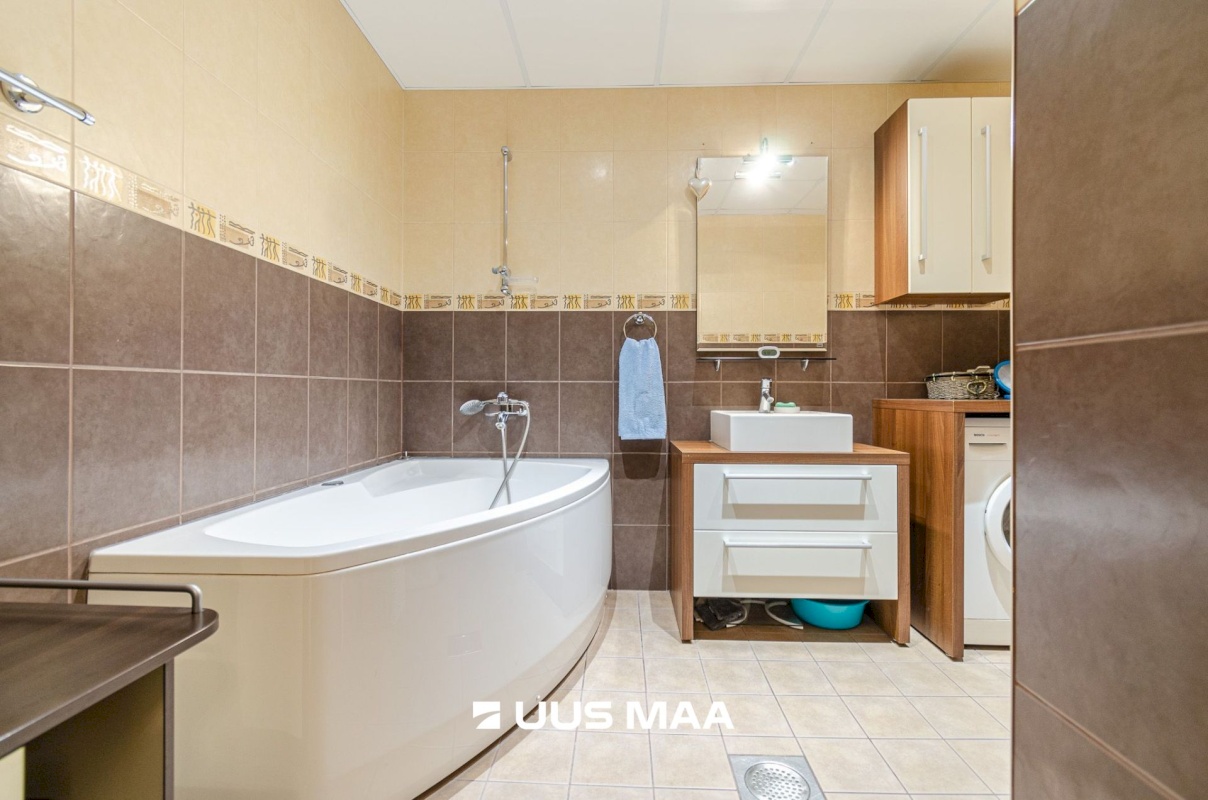 Rae vald, Peetri alevik, Raudkivi tee 8