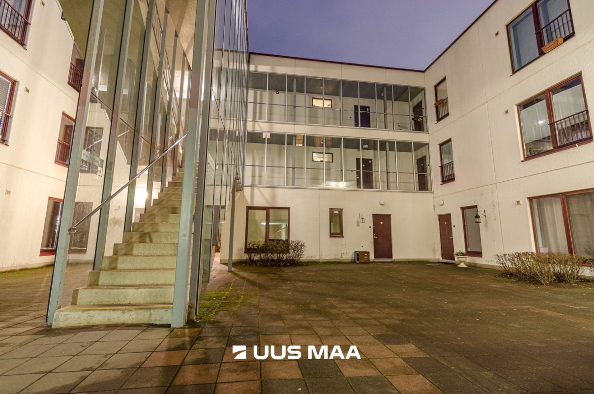 Rae vald, Peetri alevik, Raudkivi tee 8