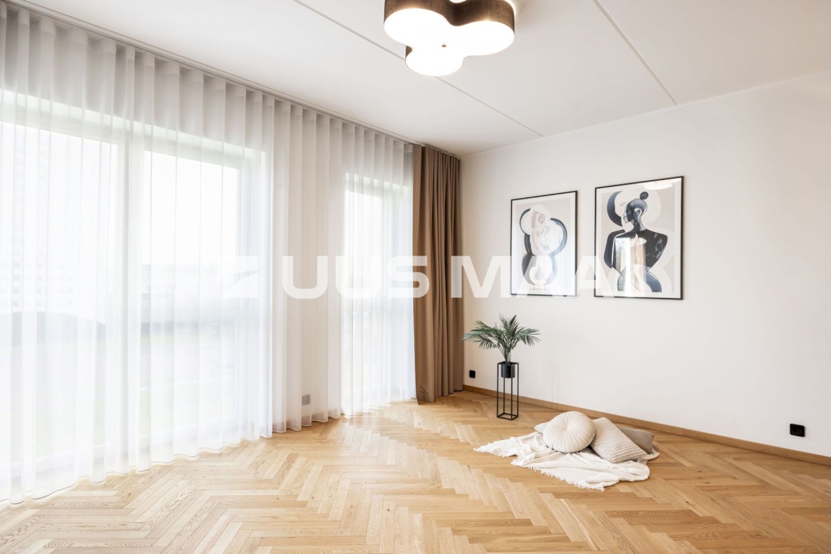 Tallinn, Kesklinna linnaosa, Uus Maailm, Toom-Kuninga 15