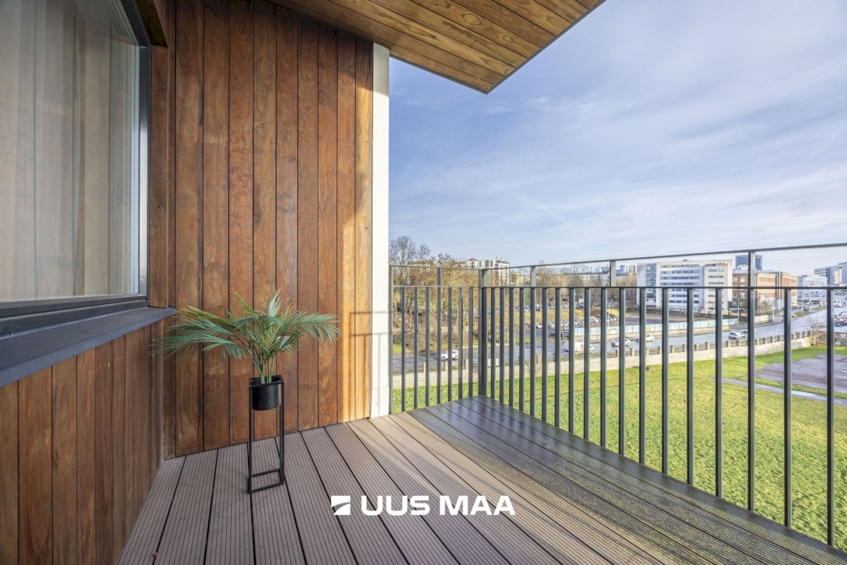 Tallinn, Kesklinna linnaosa, Uus Maailm, Toom-Kuninga 15