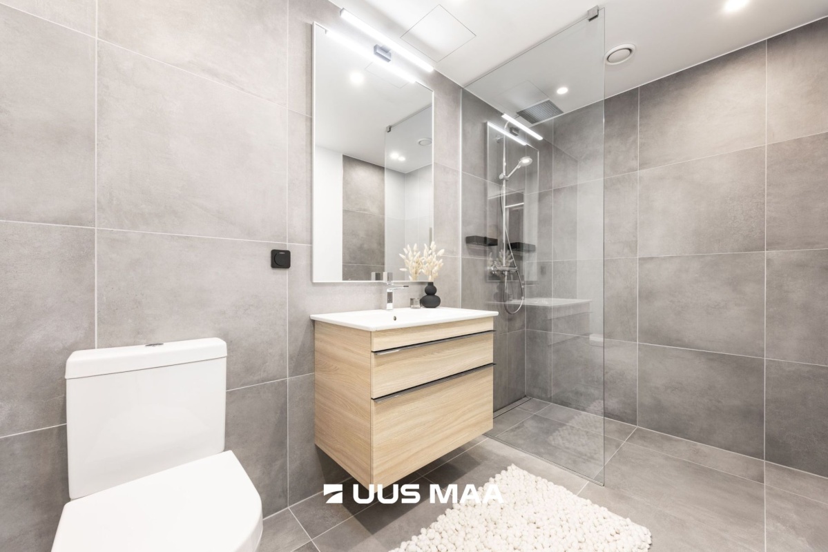 Tallinn, Kesklinna linnaosa, Uus Maailm, Toom-Kuninga 15