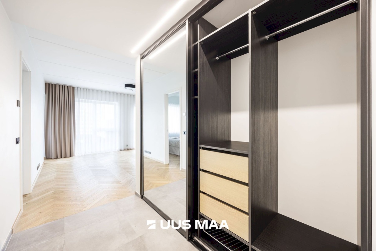 Tallinn, Kesklinna linnaosa, Uus Maailm, Toom-Kuninga 15