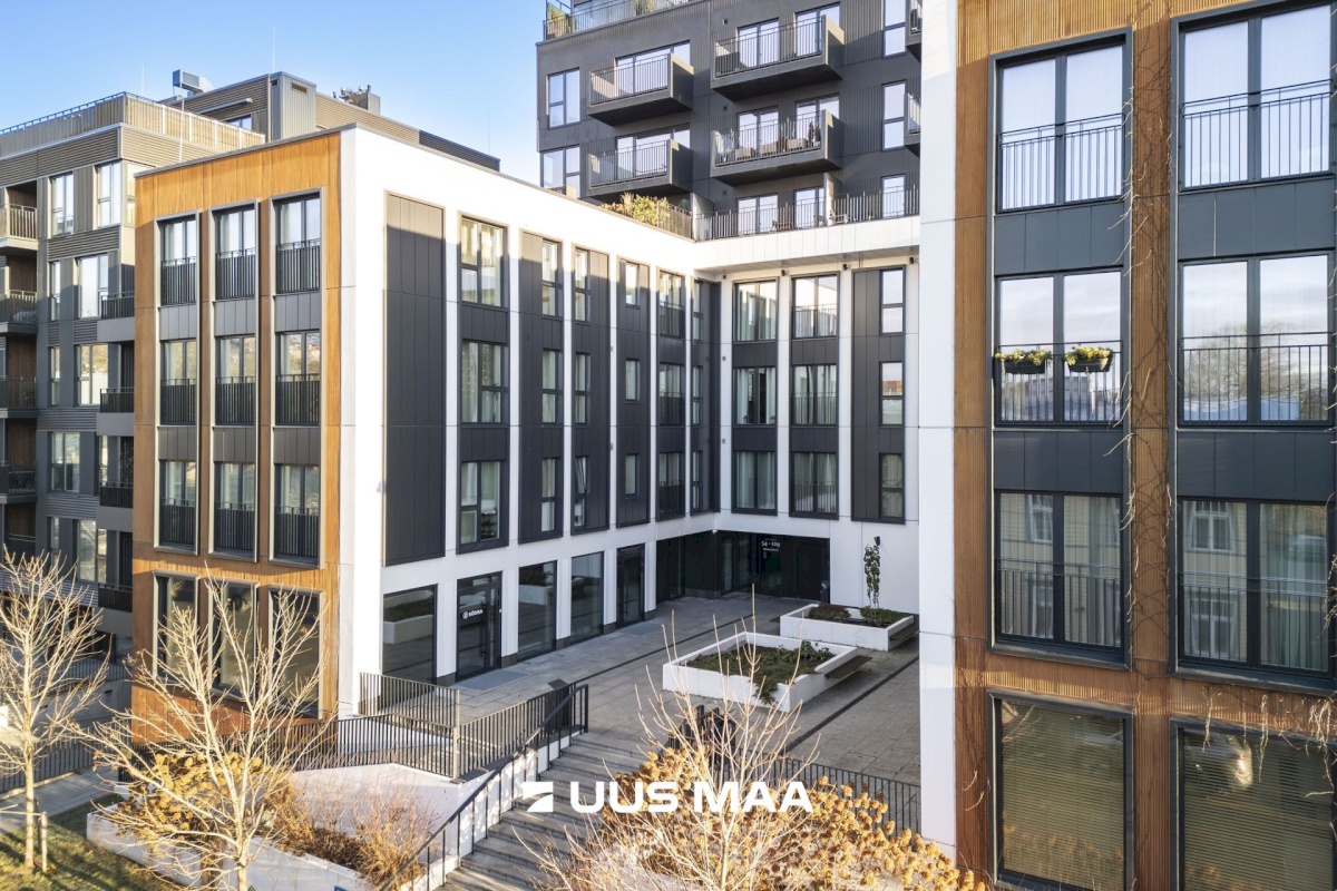 Tallinn, Kesklinna linnaosa, Uus Maailm, Toom-Kuninga 15