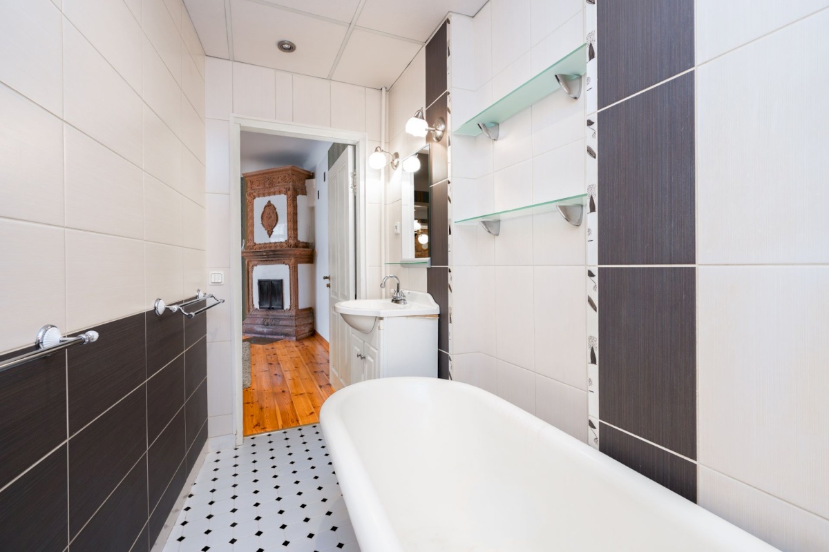 Tallinn, Kesklinna linnaosa, Kadriorg, Tina 23