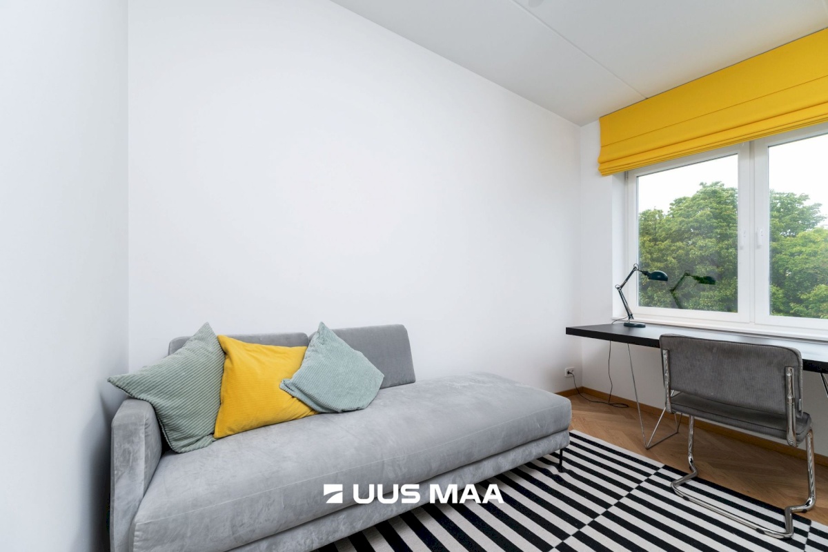 Tallinn, Kesklinna linnaosa, Uus Maailm, Toom-Kuninga 15