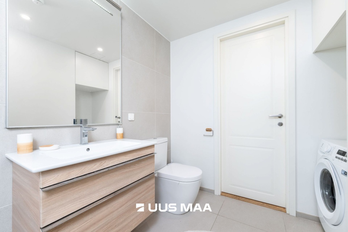 Tallinn, Kesklinna linnaosa, Uus Maailm, Toom-Kuninga 15