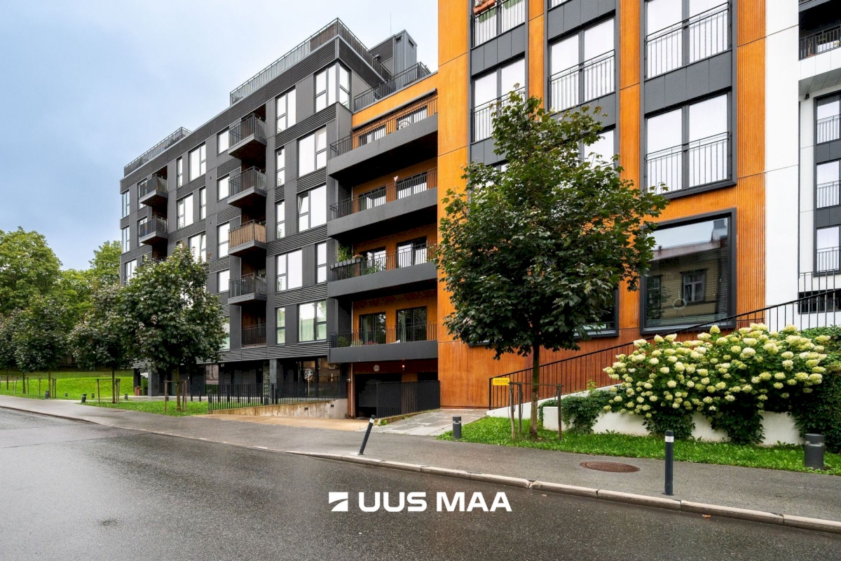 Tallinn, Kesklinna linnaosa, Uus Maailm, Toom-Kuninga 15