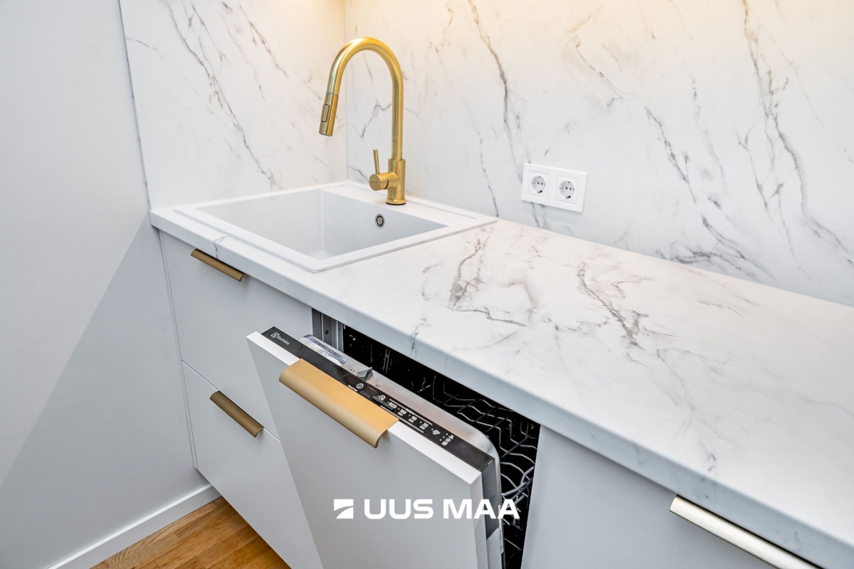 Tallinn, Kesklinna linnaosa, C. R. Jakobsoni 17