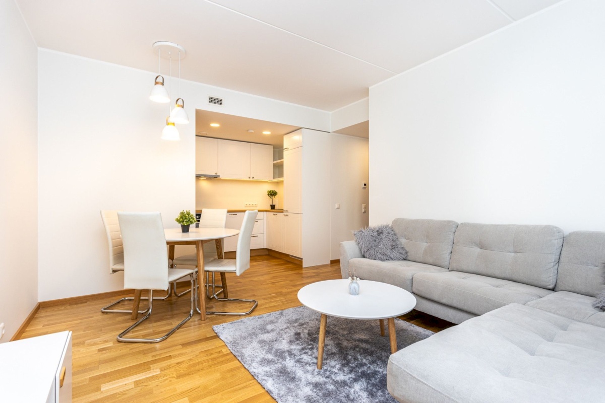 Rae vald, Peetri alevik, Hansa tee 1