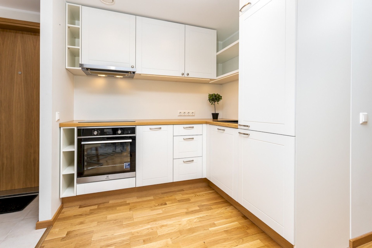 Rae vald, Peetri alevik, Hansa tee 1