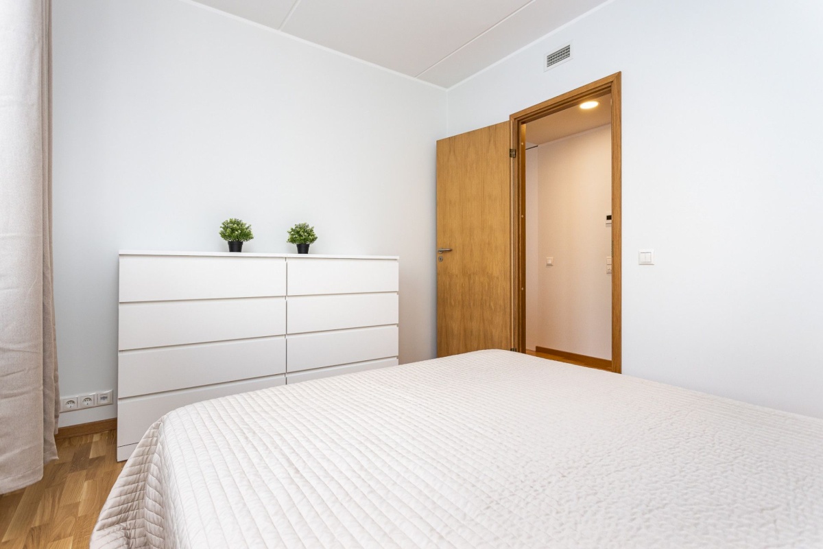 Rae vald, Peetri alevik, Hansa tee 1