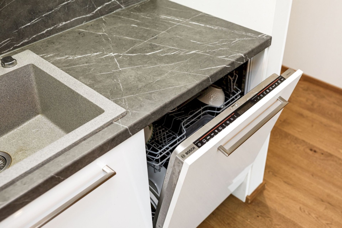 Rae vald, Peetri alevik, Järvepõllu tee 1