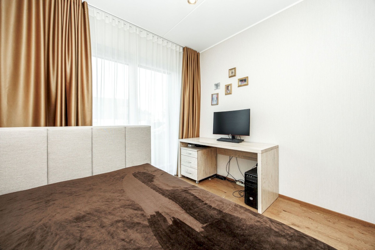 Rae vald, Peetri alevik, Järvepõllu tee 1