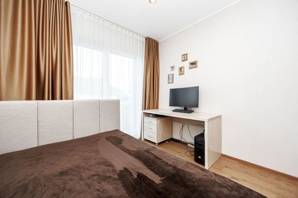 Rae vald, Peetri alevik, Järvepõllu tee 1