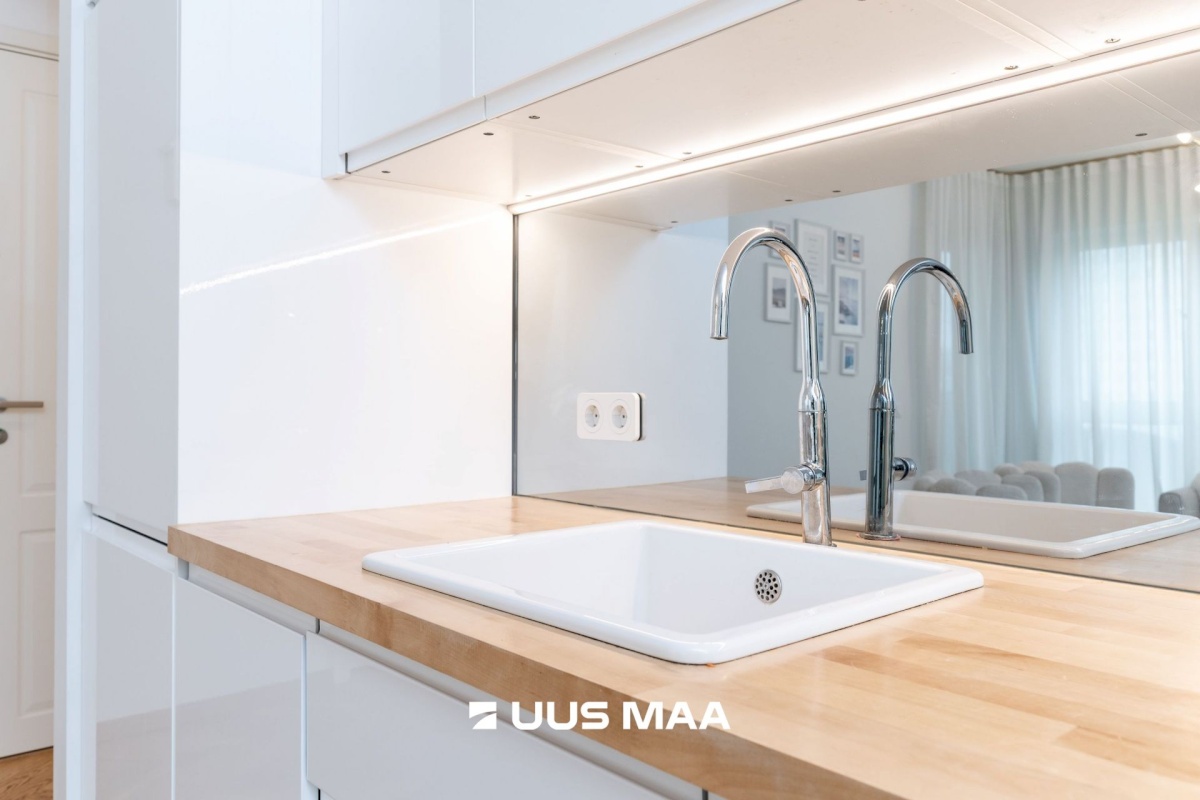 Tallinn, Kesklinna linnaosa, Uus Maailm, Toom-Kuninga 15