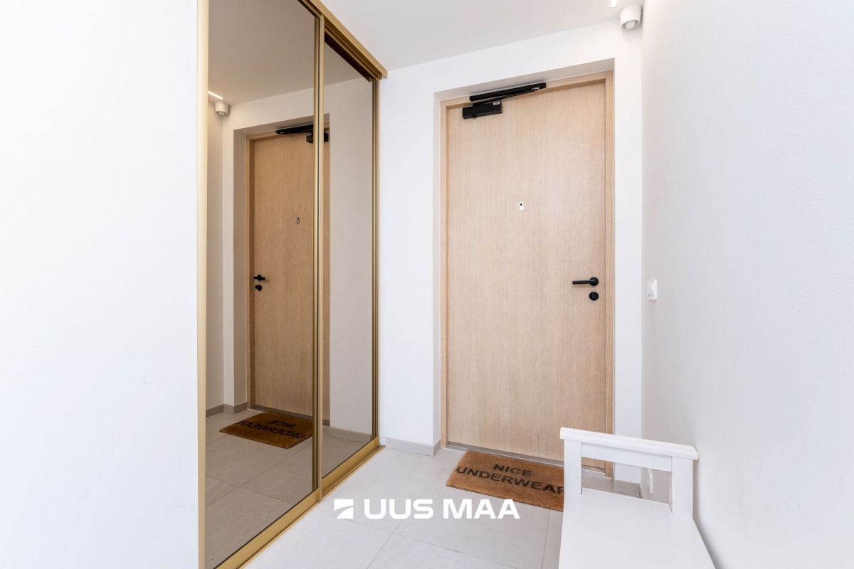 Tallinn, Kesklinna linnaosa, Uus Maailm, Toom-Kuninga 15