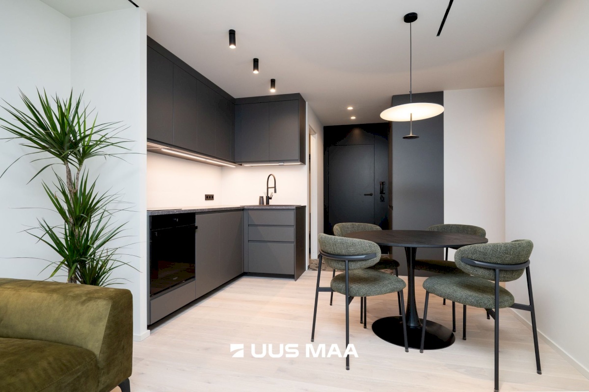 Tallinn, Kesklinna linnaosa, Kompassi, Pronksi 6