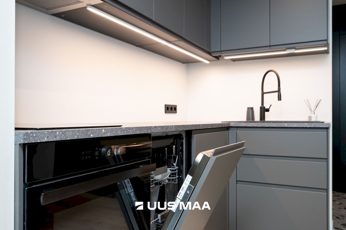 Tallinn, Kesklinna linnaosa, Kompassi, Pronksi 6