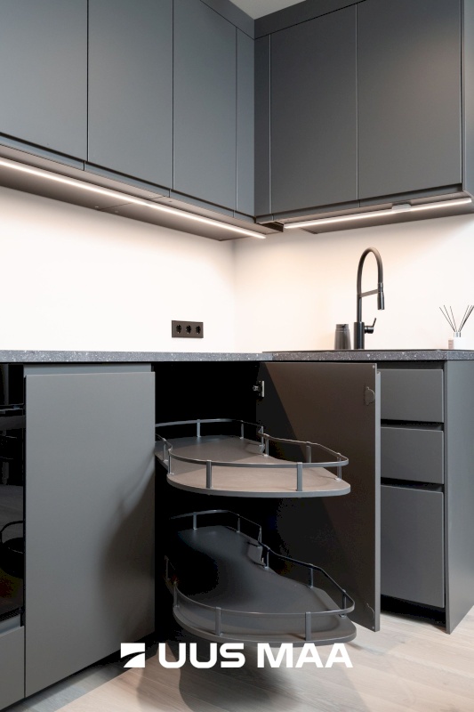 Tallinn, Kesklinna linnaosa, Kompassi, Pronksi 6