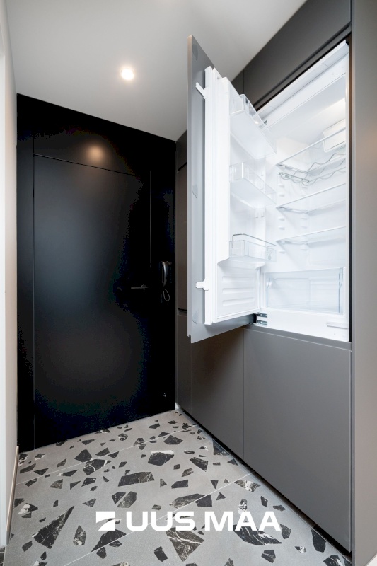 Tallinn, Kesklinna linnaosa, Kompassi, Pronksi 6