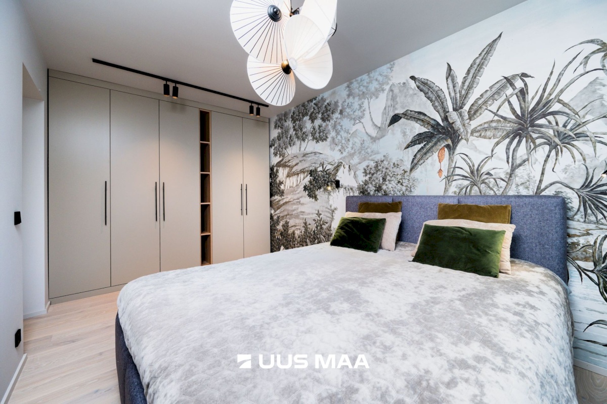 Tallinn, Kesklinna linnaosa, Kompassi, Pronksi 6