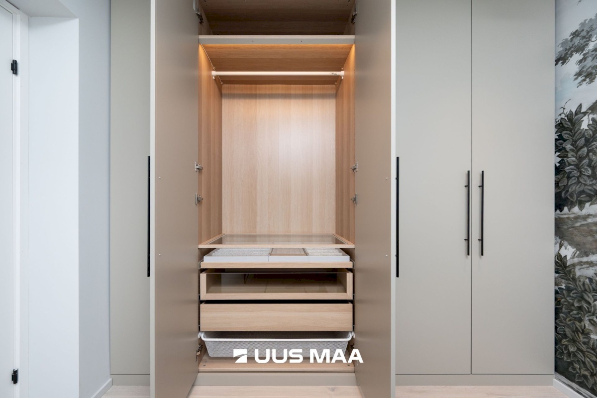 Tallinn, Kesklinna linnaosa, Kompassi, Pronksi 6