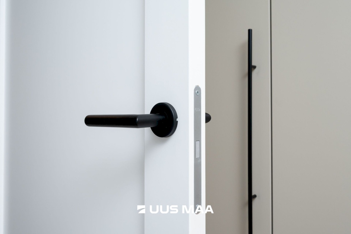 Tallinn, Kesklinna linnaosa, Kompassi, Pronksi 6