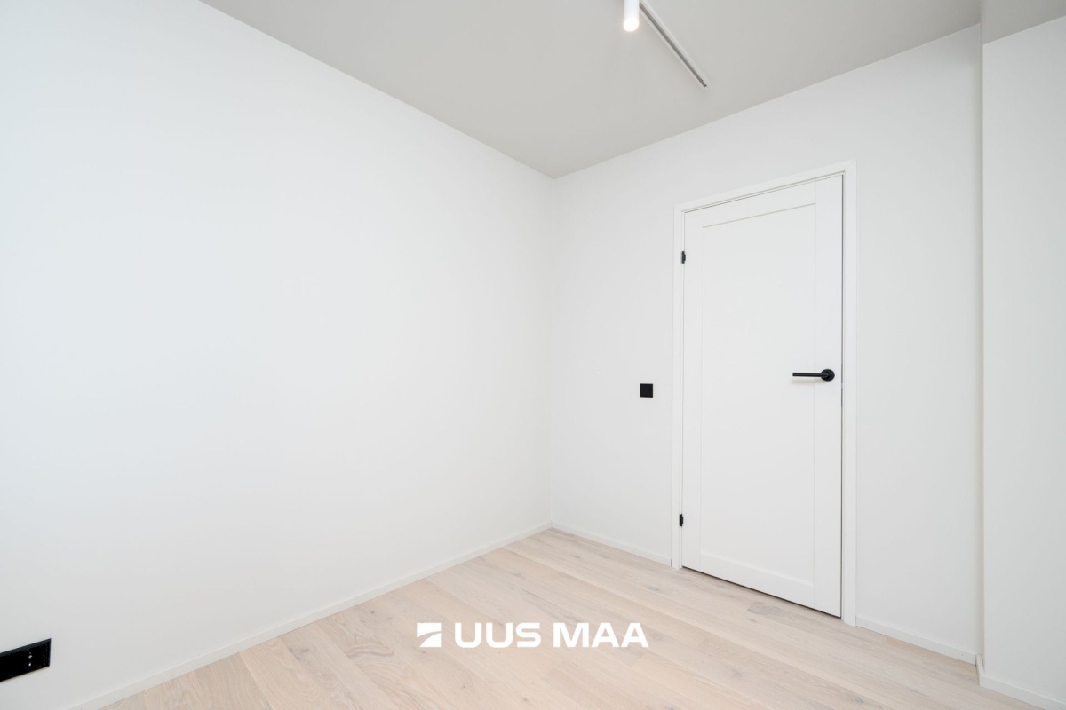 Tallinn, Kesklinna linnaosa, Kompassi, Pronksi 6