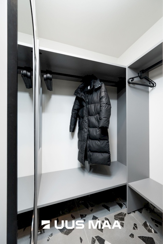 Tallinn, Kesklinna linnaosa, Kompassi, Pronksi 6